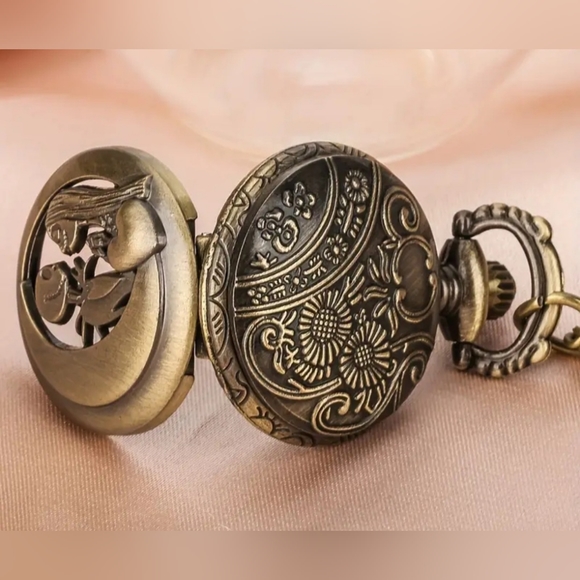 Nightmare Before Christmas Jack Skellington & Sally Pocket Watch. - Picture 2 of 3